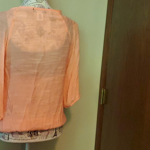 Sheer 3/4 sleeve top - Picture 6 of 7